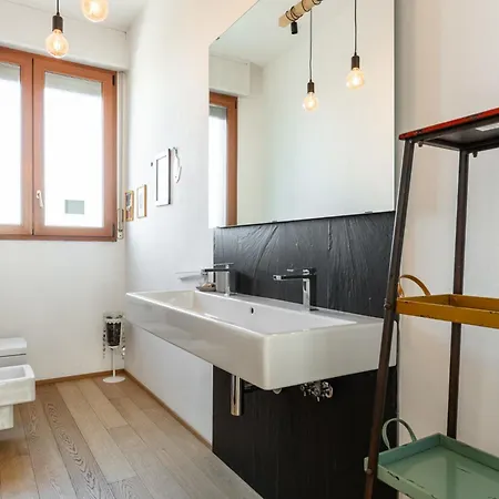 Riva Reno דירה